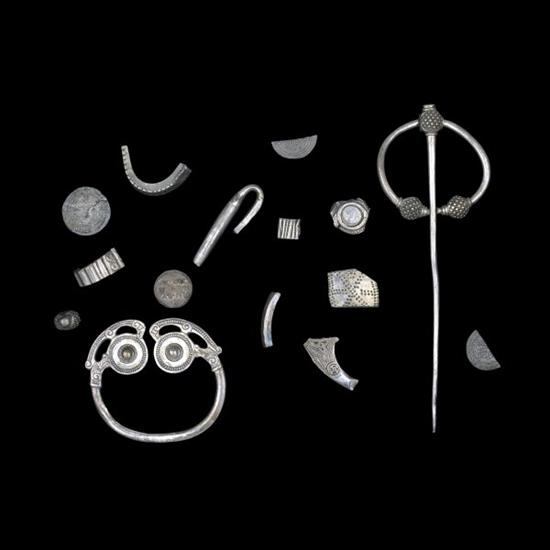 ozdoby - Silver hoard from Goldsborough.jpg